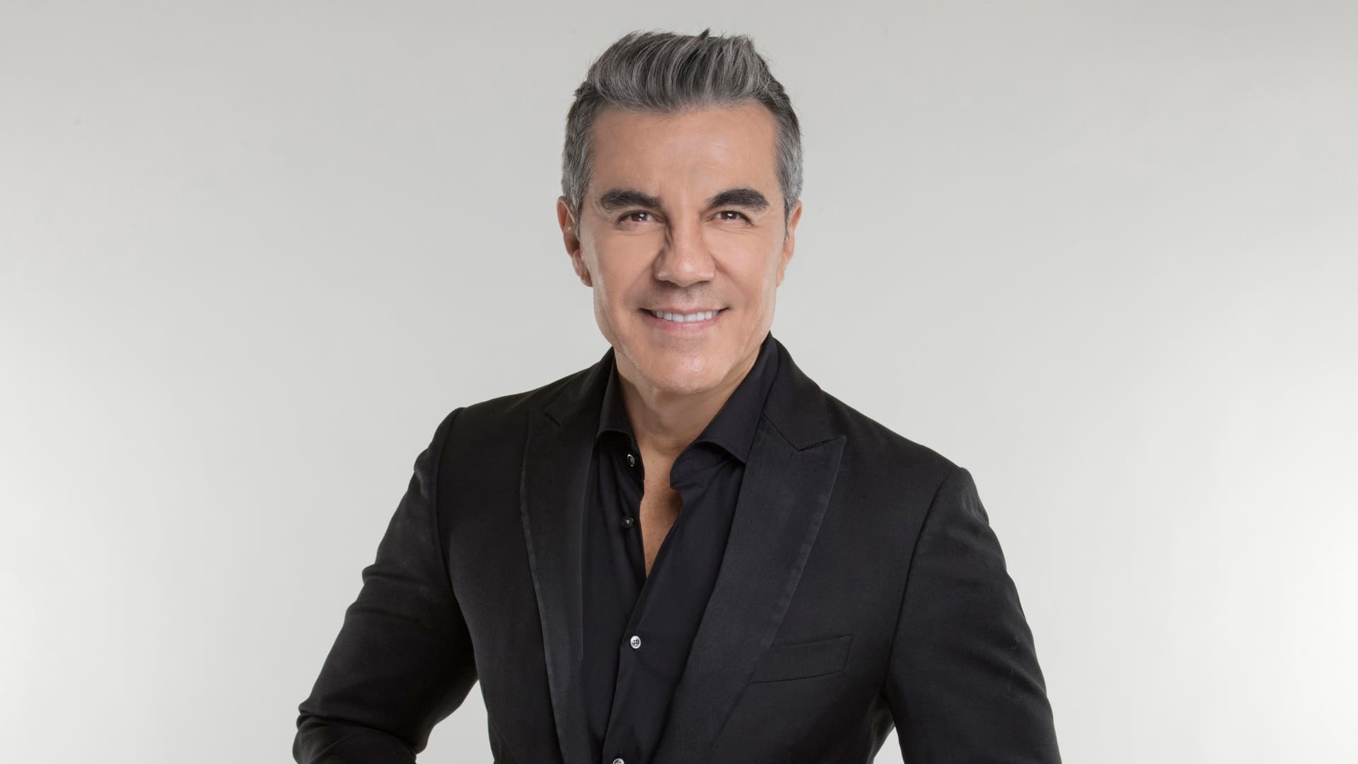 Adrián Uribe at Steinmetz Hall
