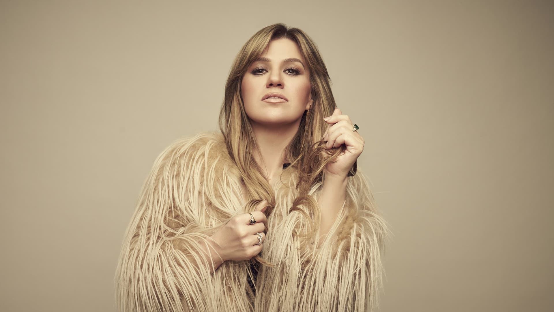 Kelly Clarkson at Amica Mutual Pavilion